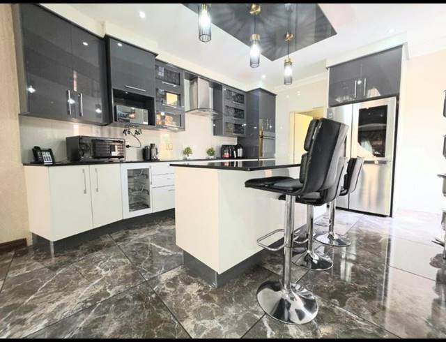 3 BEDROOM CLUSTER FOR SALE IN NEWMARKET